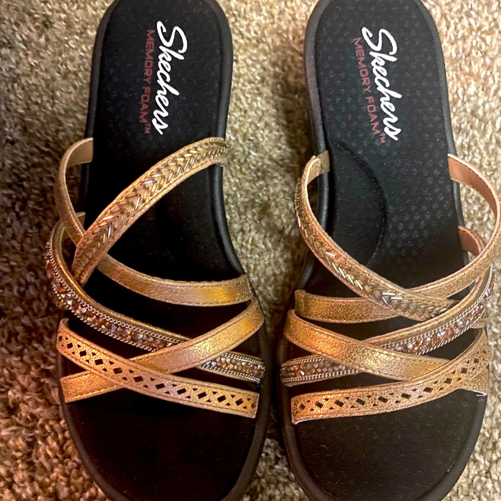 Women’s Sketchers Memory Foam Sandals. Like new. Barely worn. Size 7.